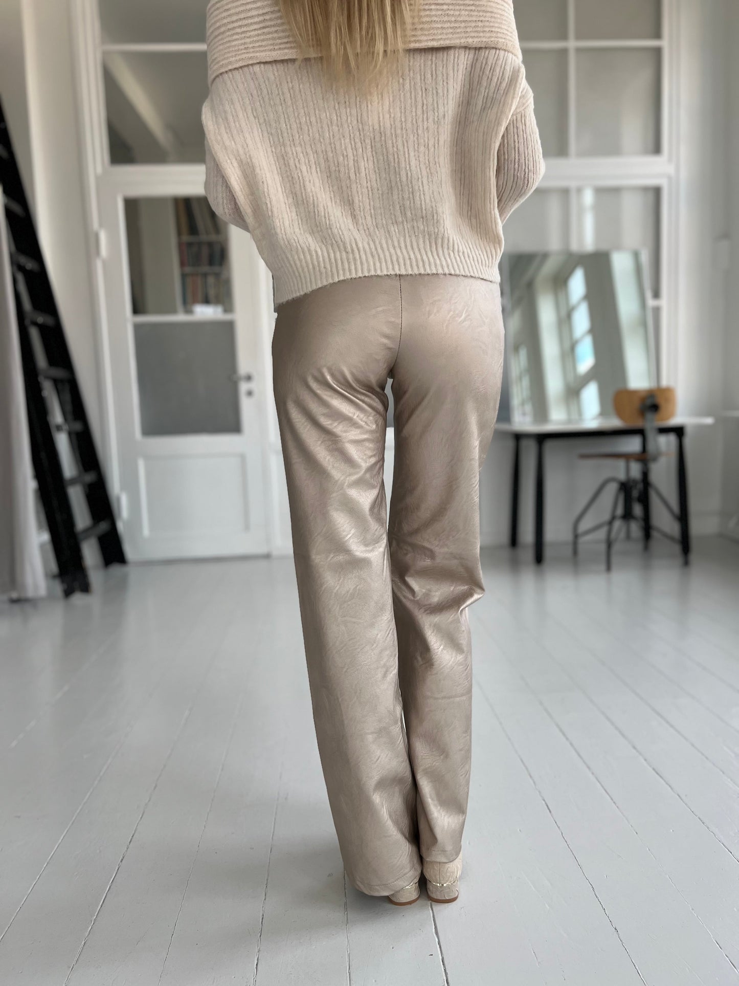 Eight Luxe Champagne metallic pants (3171)