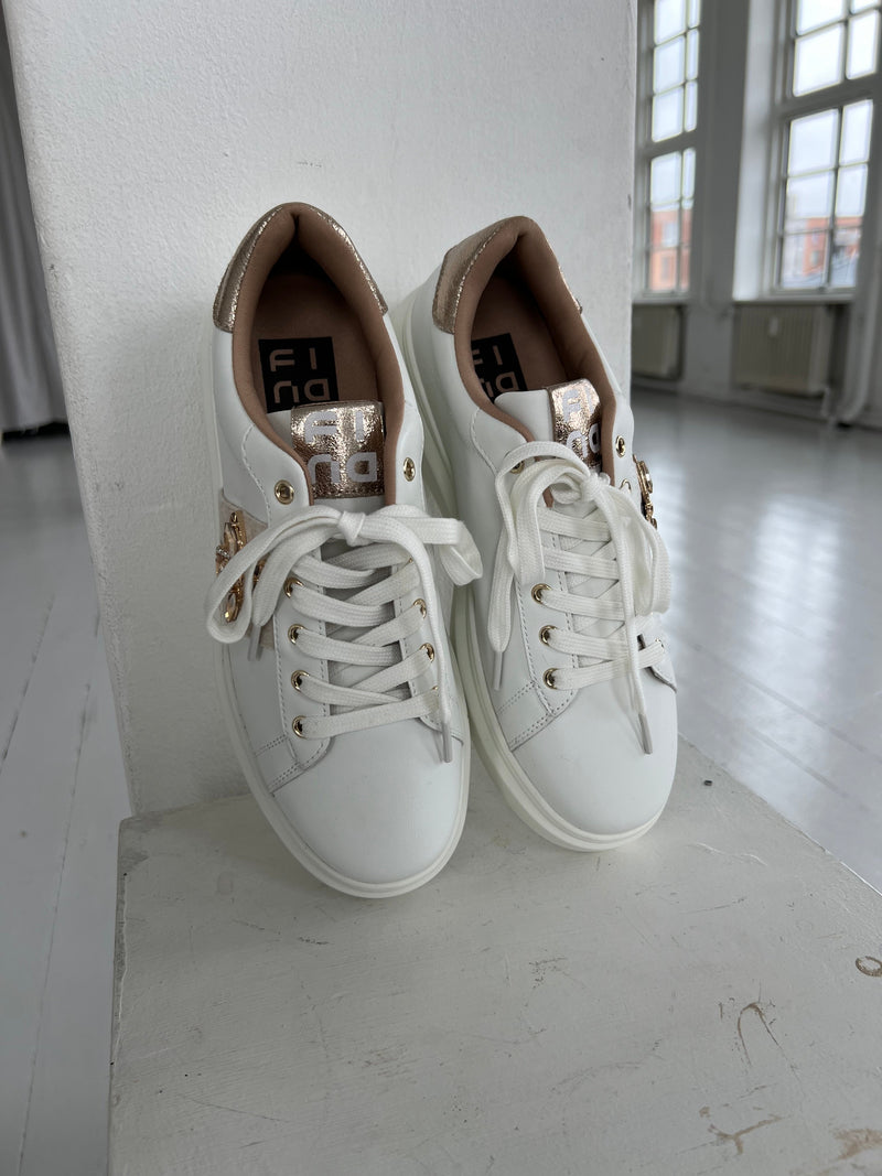 Covana white bee sneakers (0912) - Fremhæver glimmerdetaljer på pløs - fra webshoppen Aaberg Copenhagen