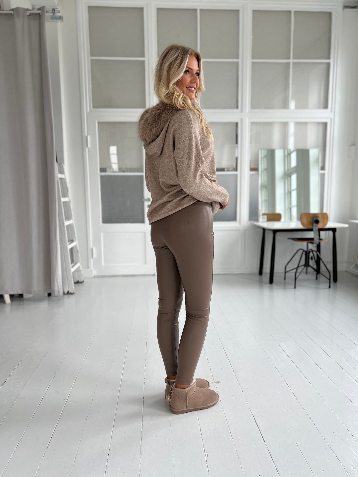 Lamiar taupe cardigan