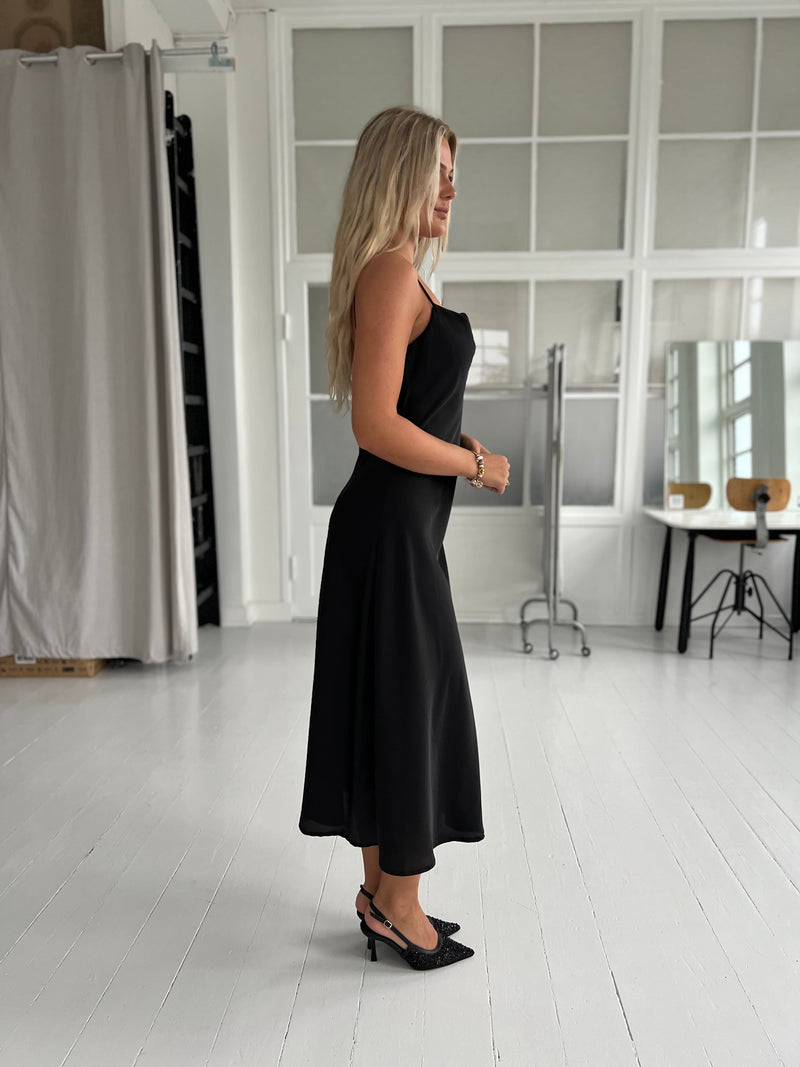 Rose W black satin dress-kjole-Aaberg Copenhagen