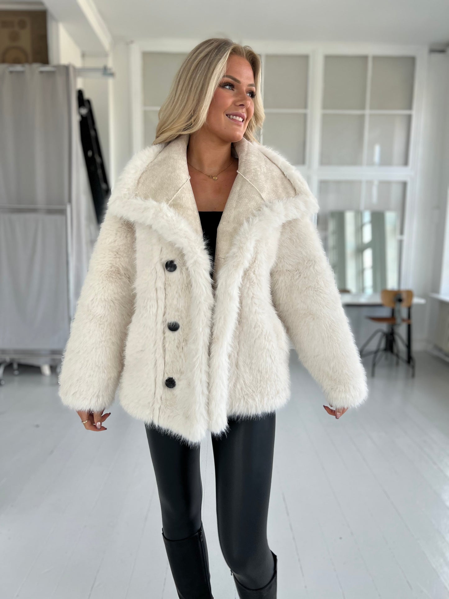 Flam beige faux fur jakke (2213)