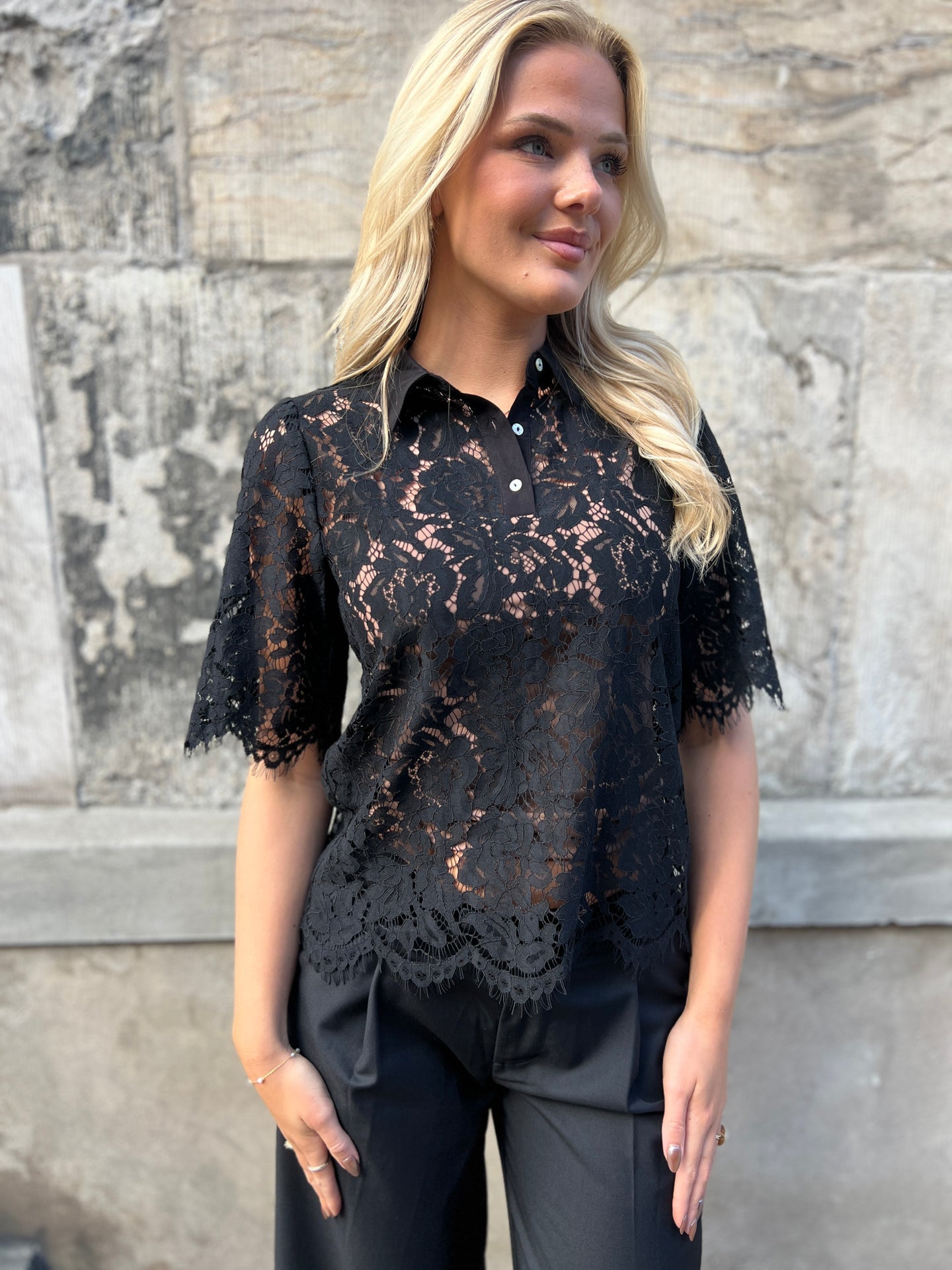 Continue PALOMA LACE BLUSE black
