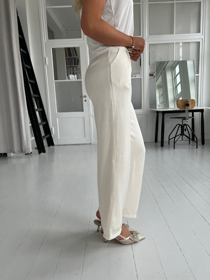 Elli White creme satin pants (9097) fra webshoppen Aaberg Copenhagen