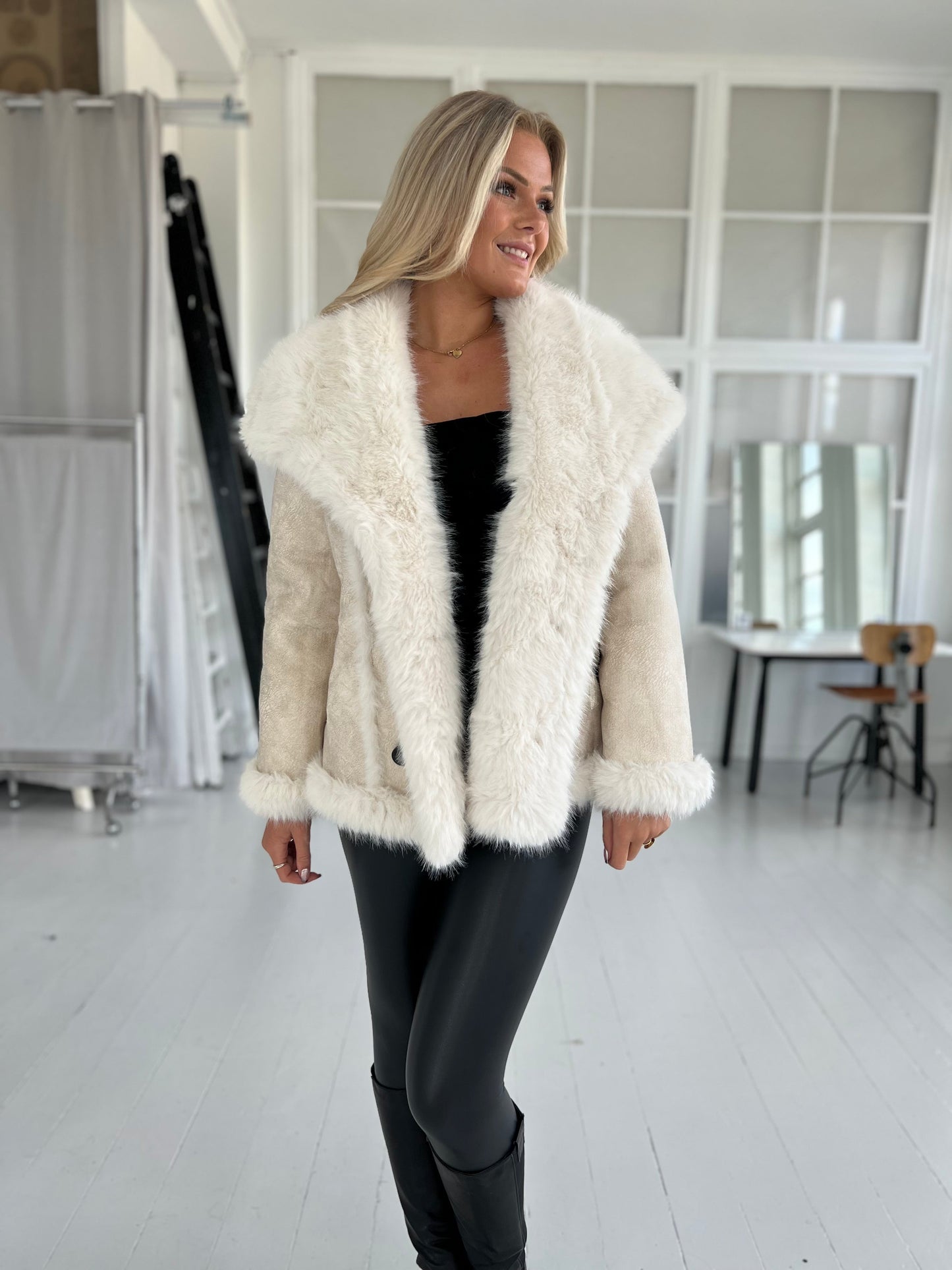 Flam beige faux fur jakke (2213)