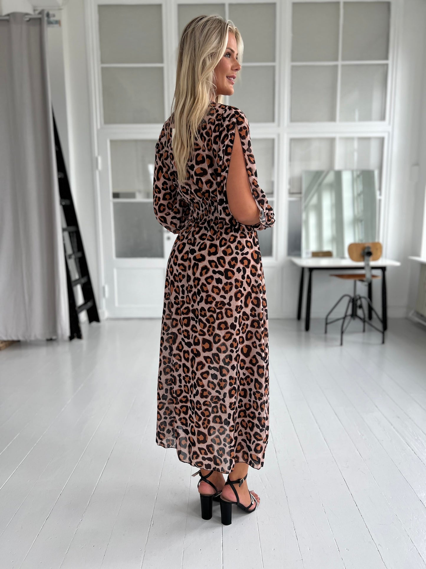 Estee leopard kimono fra webshoppen Aaberg Copenhagen