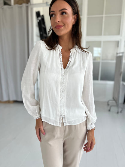 Majolica white lace blouse (9940)