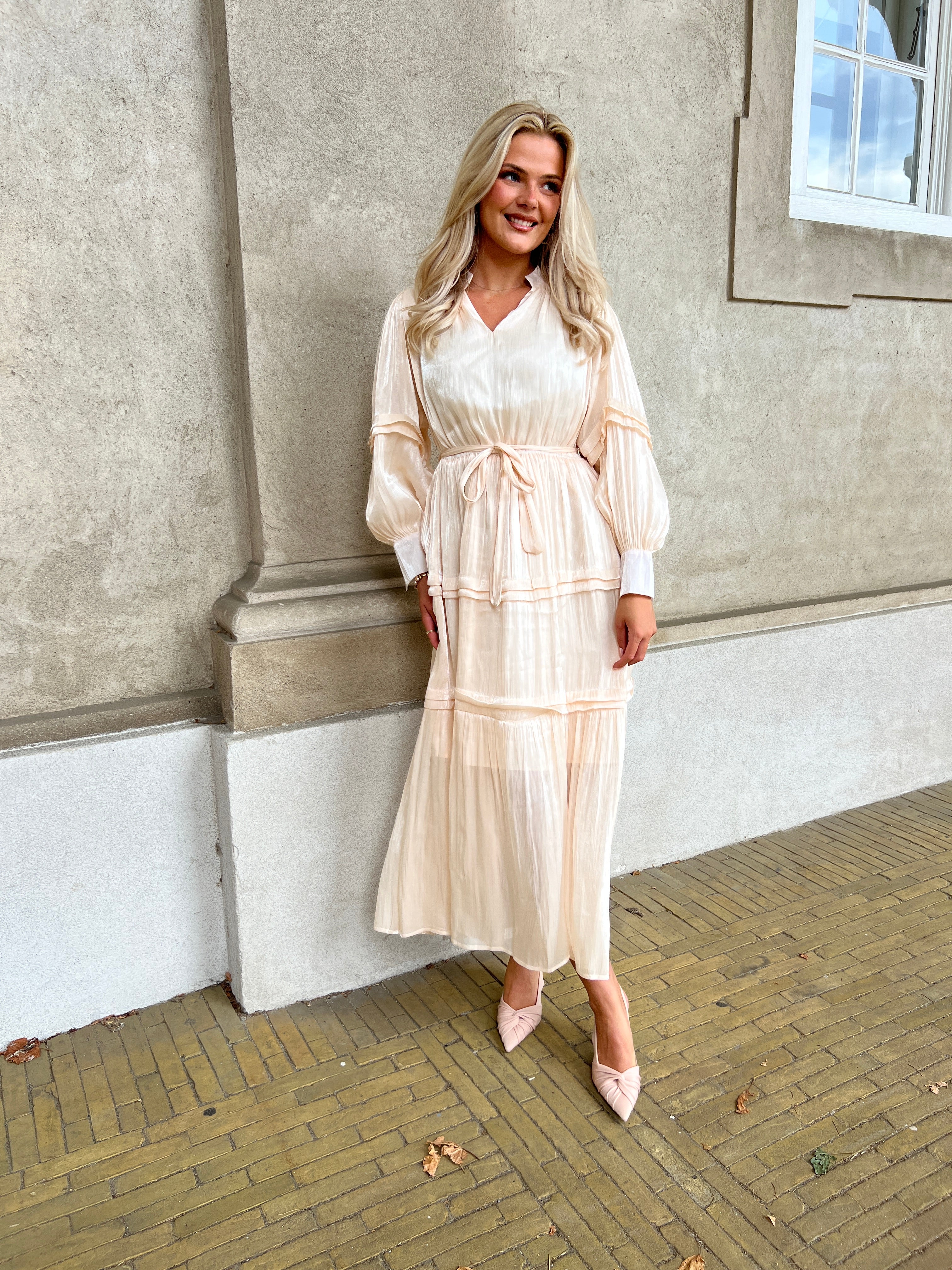 Flam beige satin dress