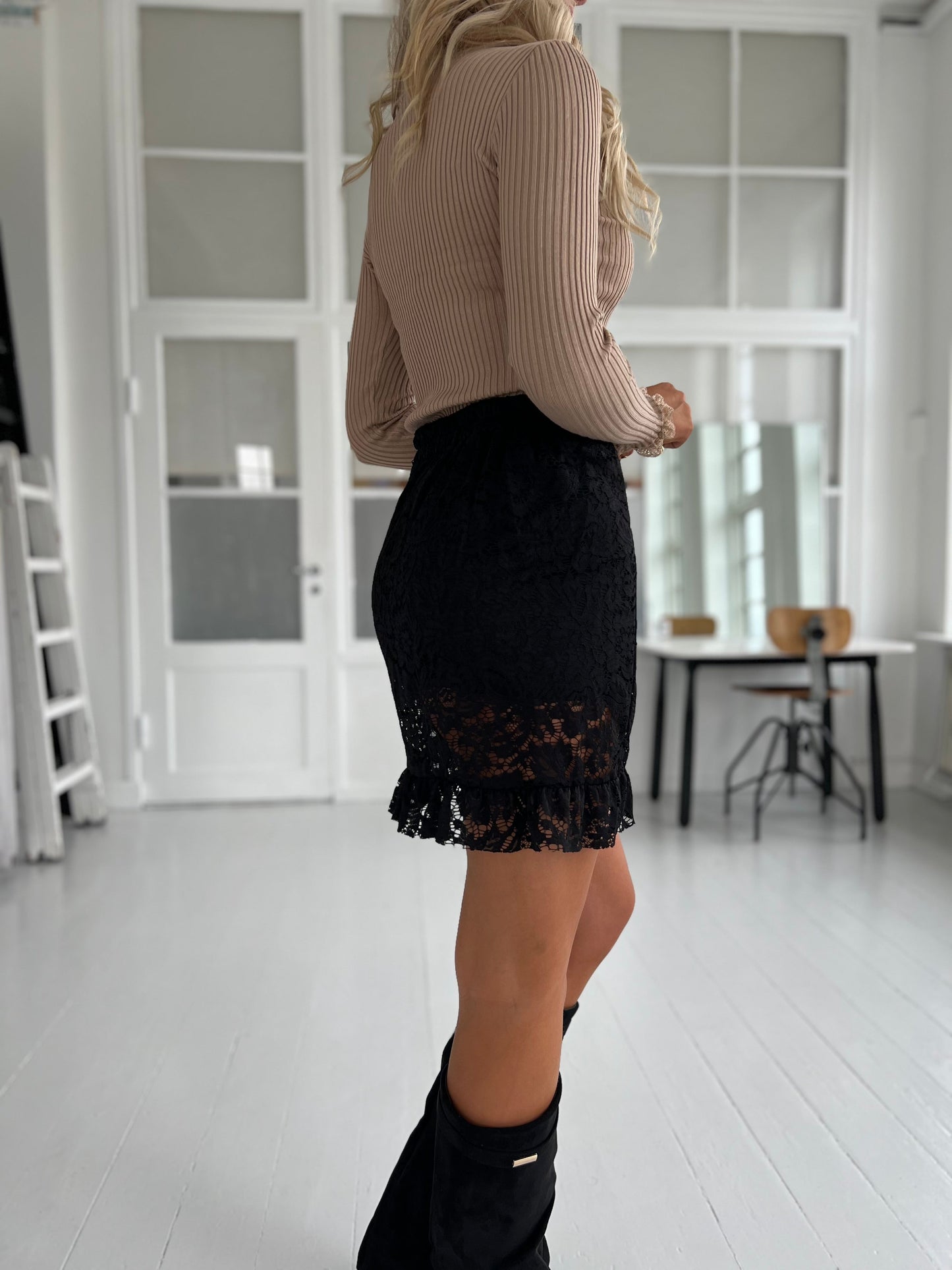 Black lace skirt (0627)