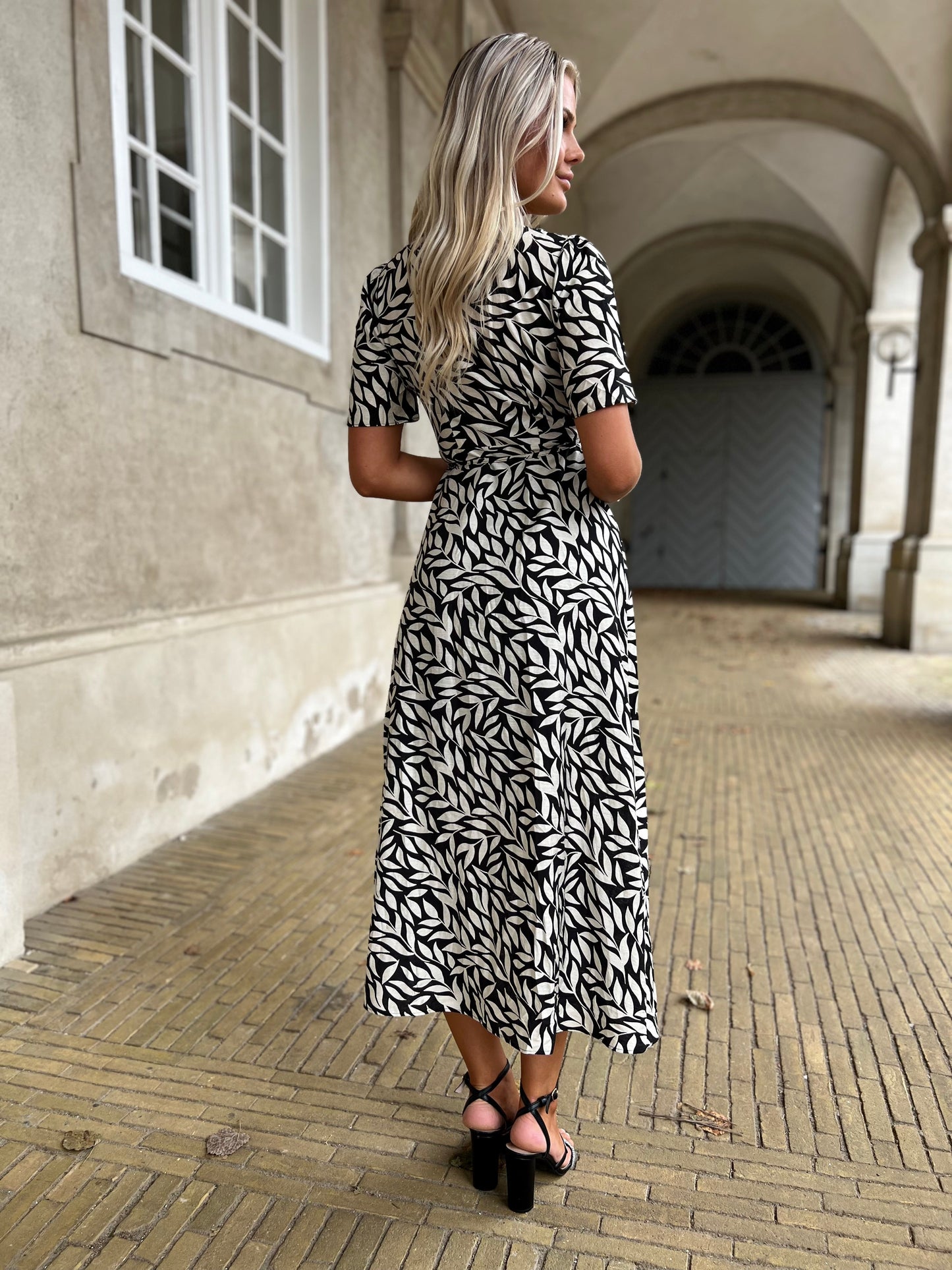 Majolica black and beige wrap dress (9104)-kjole-Åberg CPH-Åberg Copenhagen DK