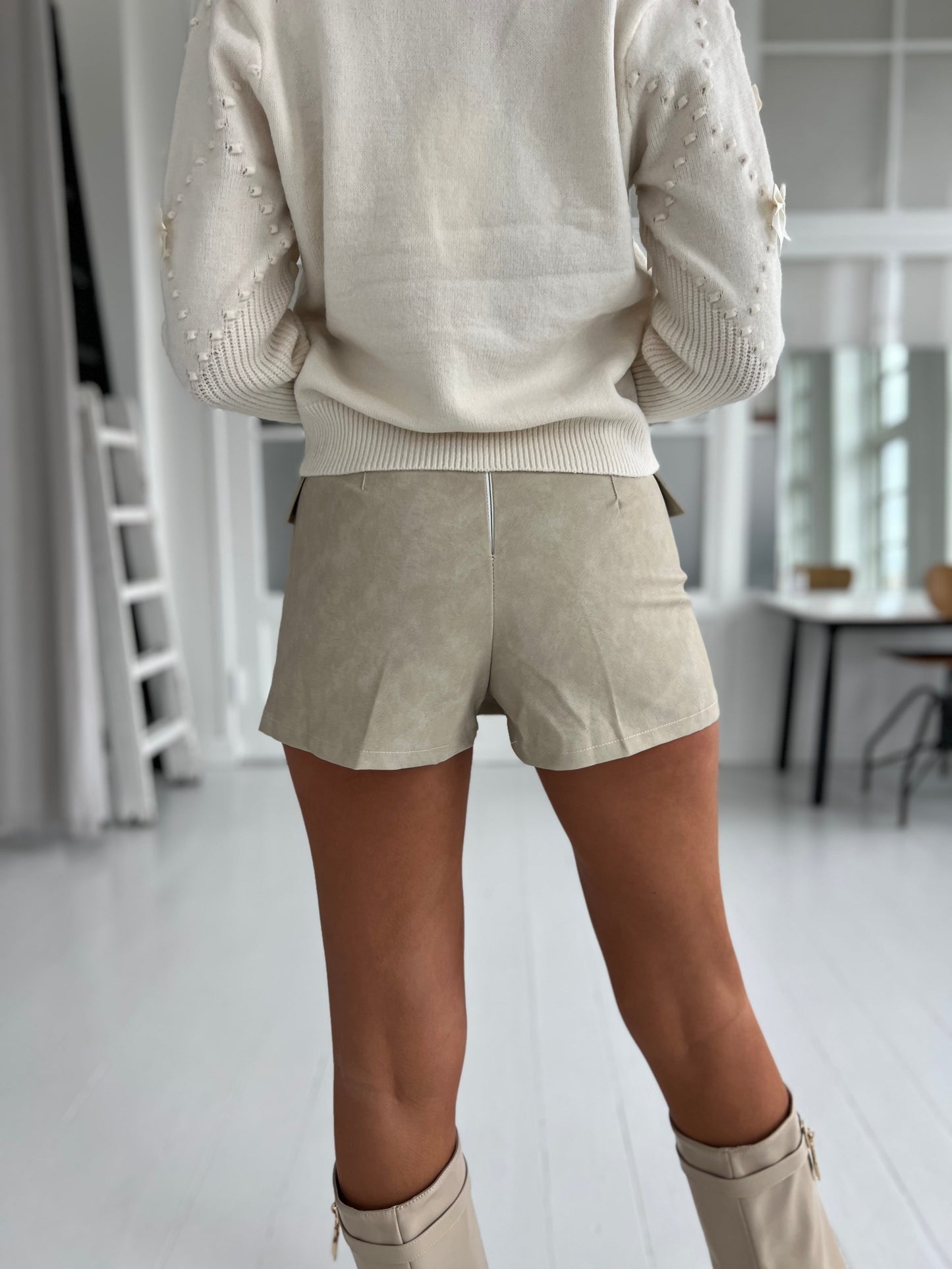 Azaka beige shorts (8881)