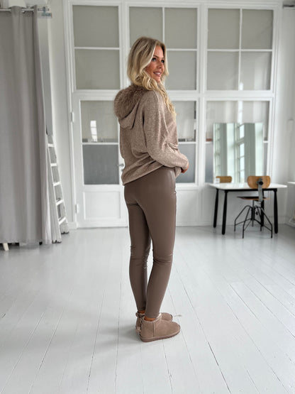 Its May taupe pants (9530)