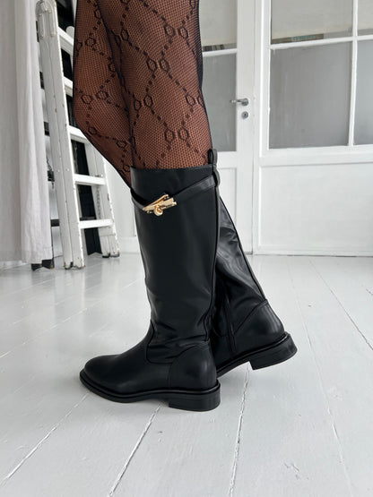 Ideal black boot