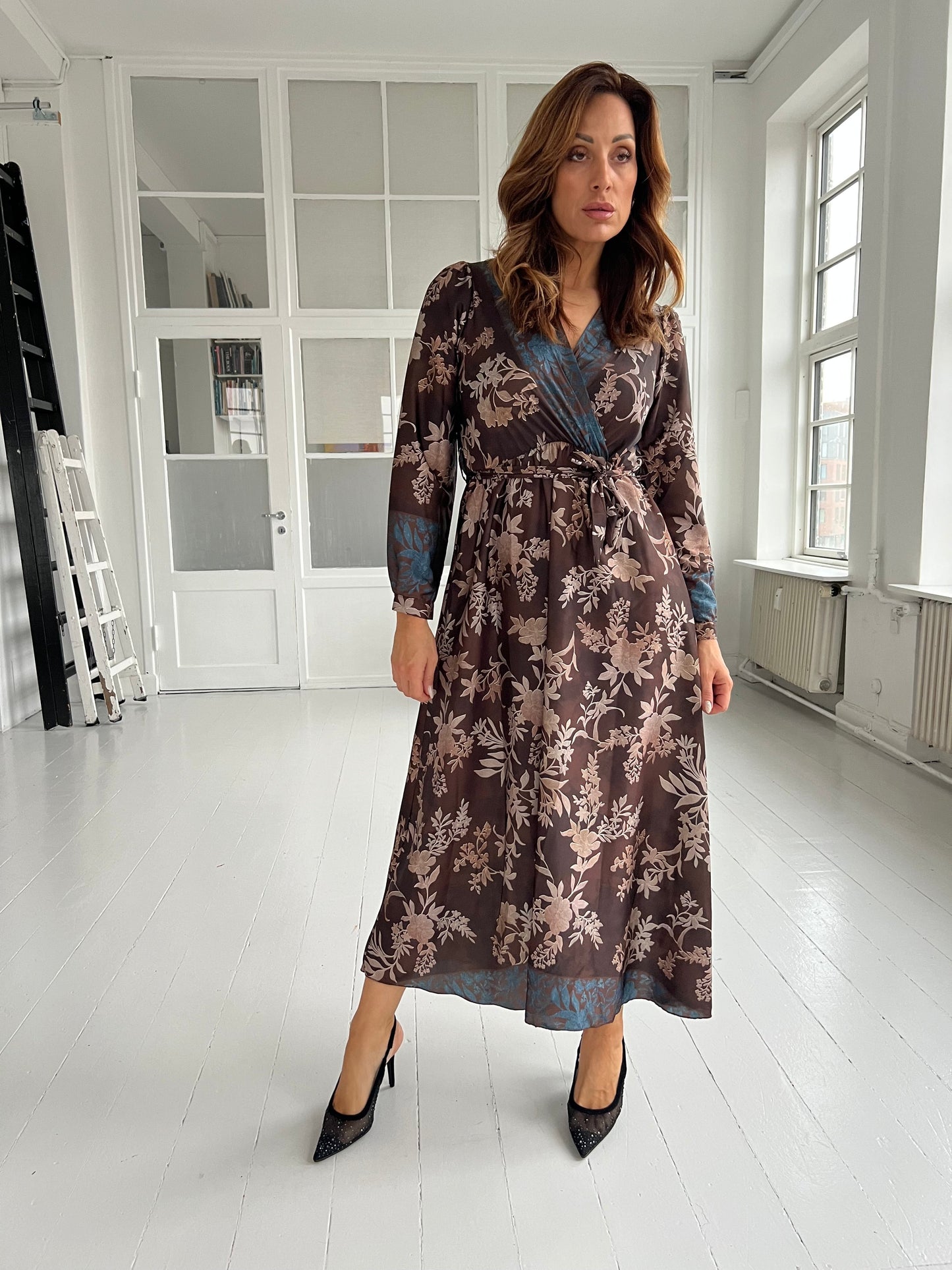 Bellice brown satin dress-kjole-Aaberg Copenhagen