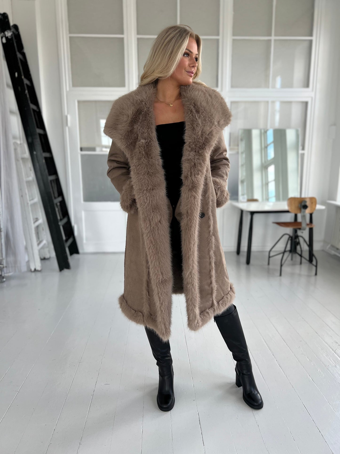 Flam taupe faux fur frakke (2212)