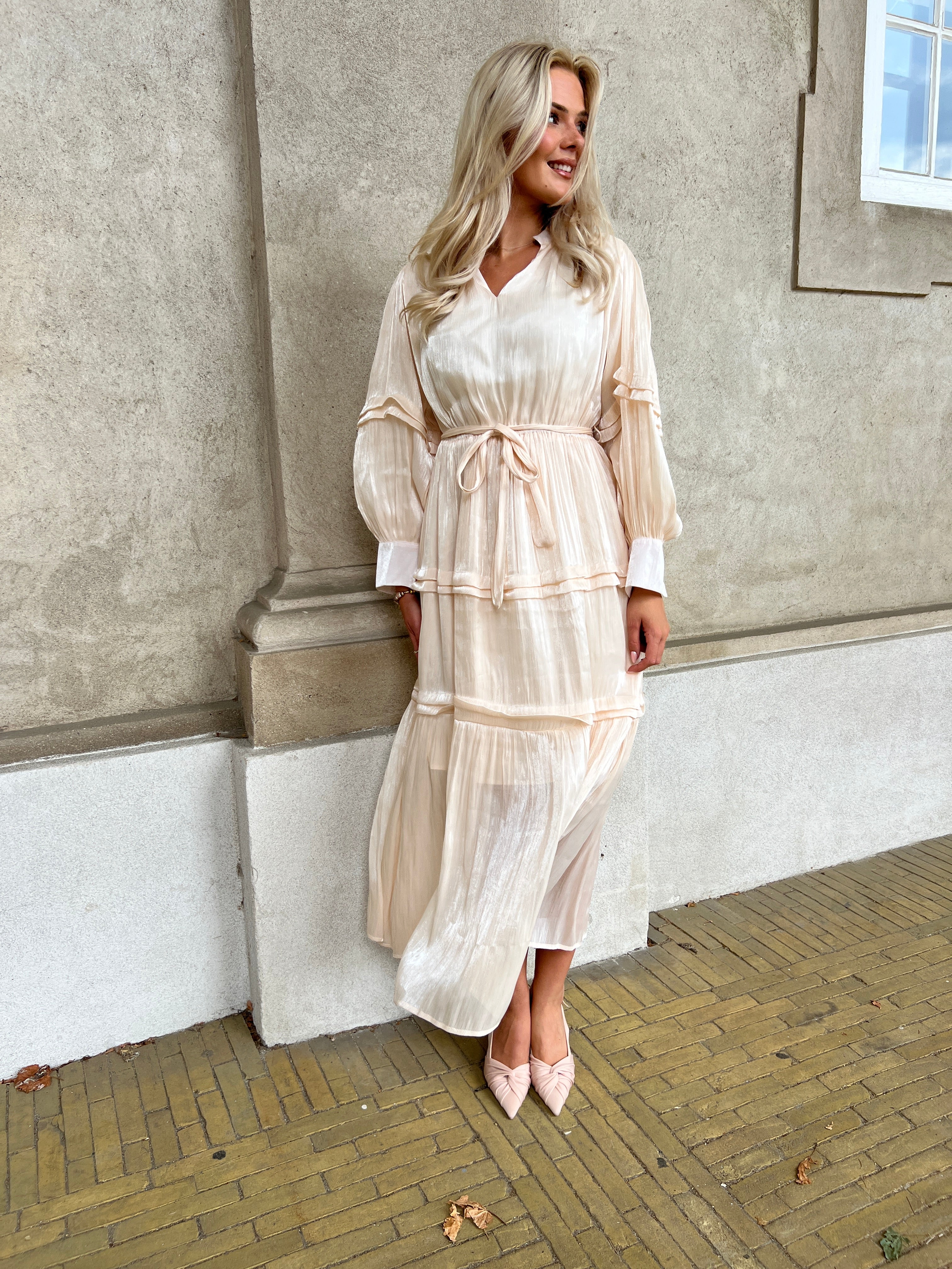 Flam beige satin dress