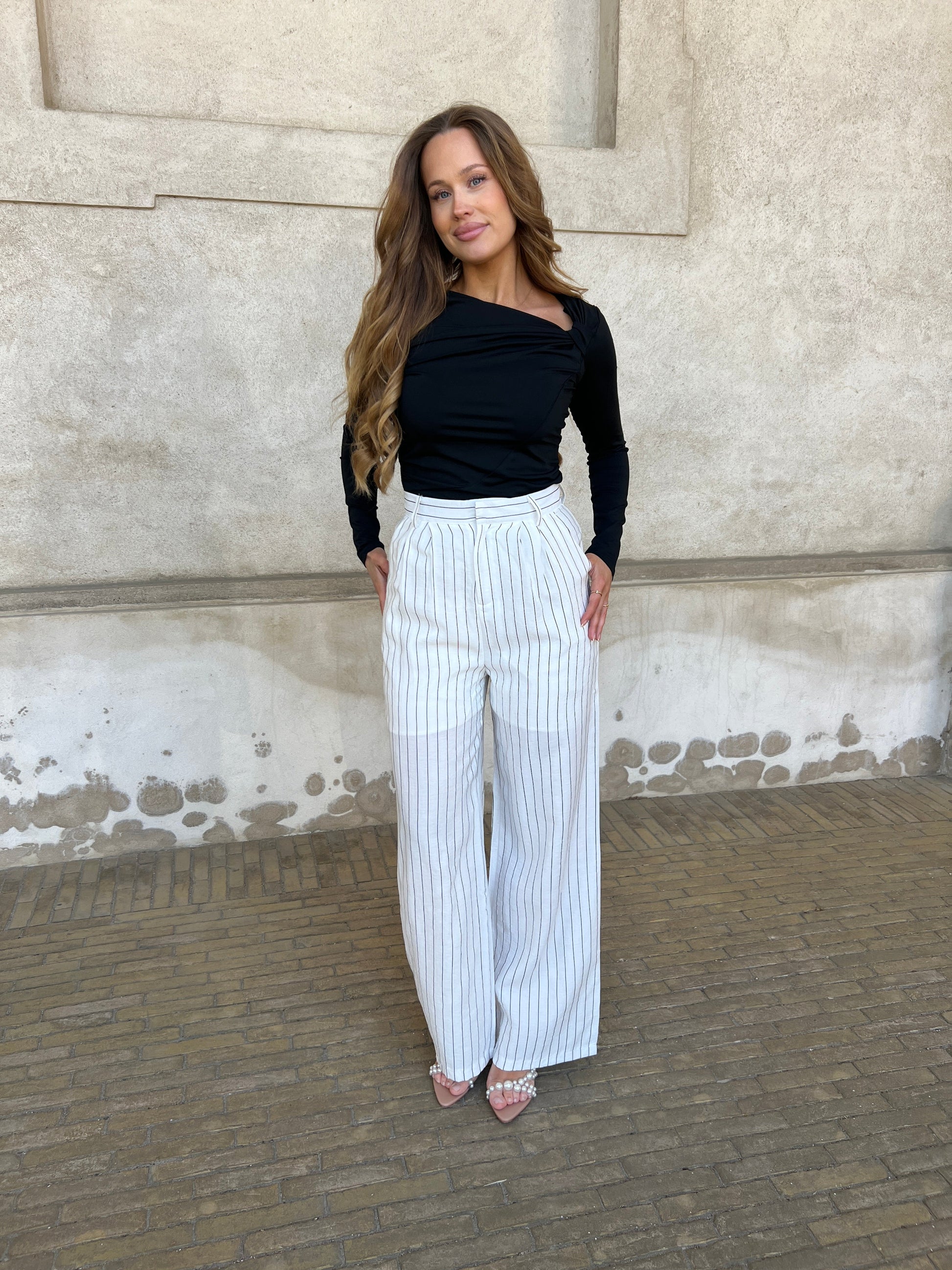 Elli white striped linen pants fra webshoppen Aaberg Copenhagen