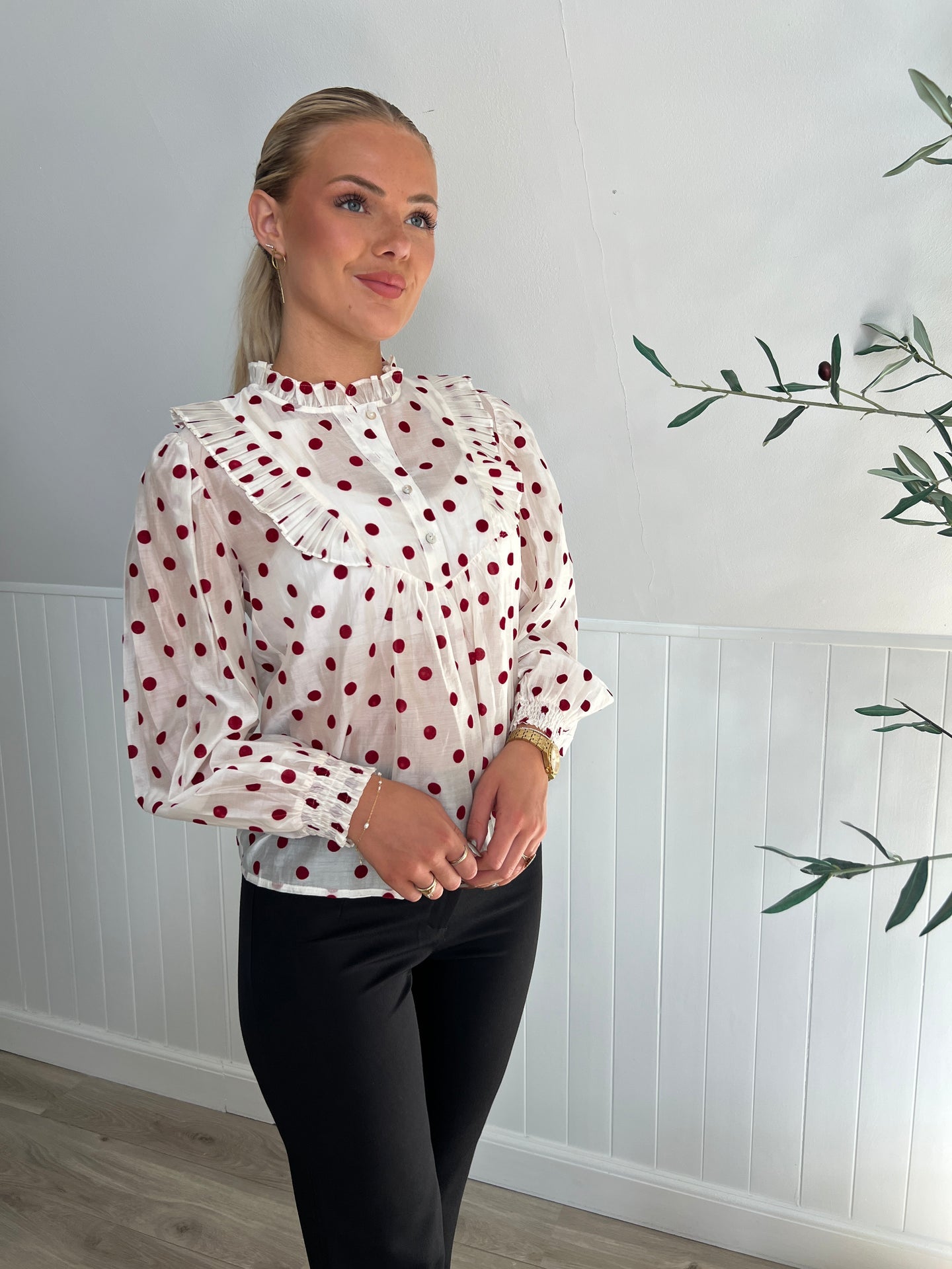 Continue Silke dot shirt White - Åberg Copenhagen