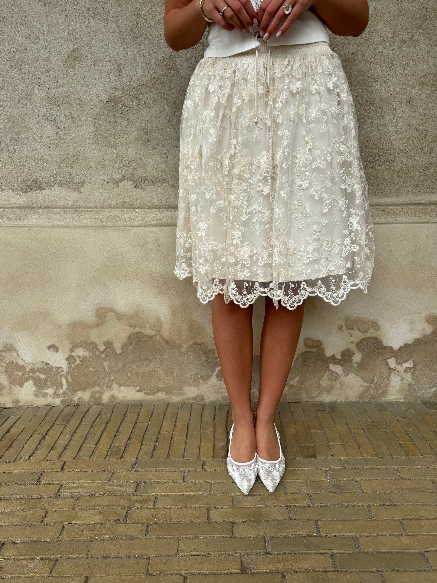 Rosie short lace skirt