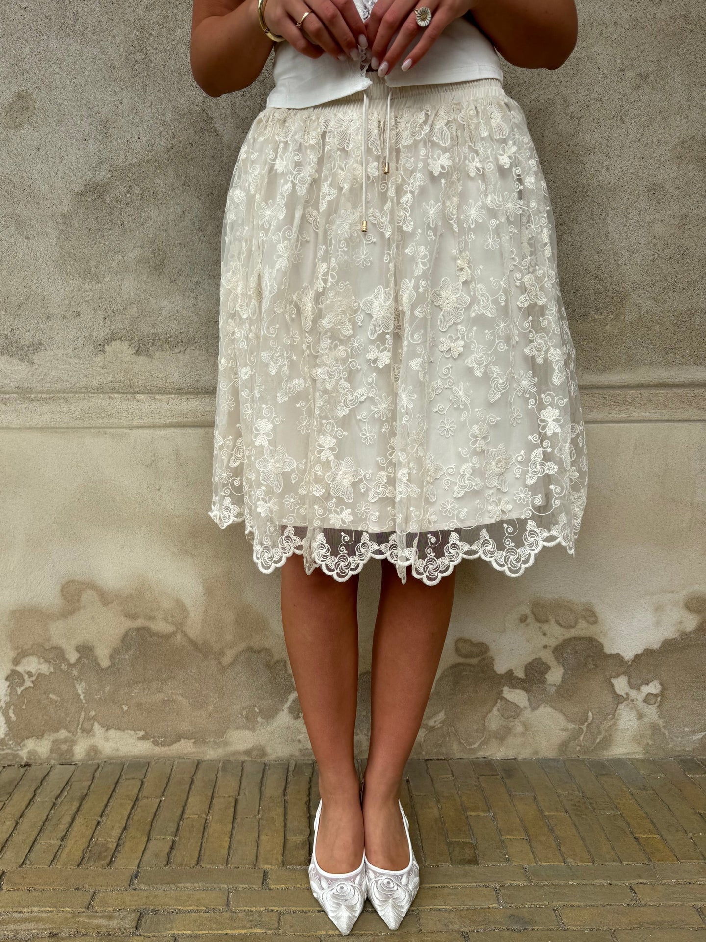 Rosie short lace skirt