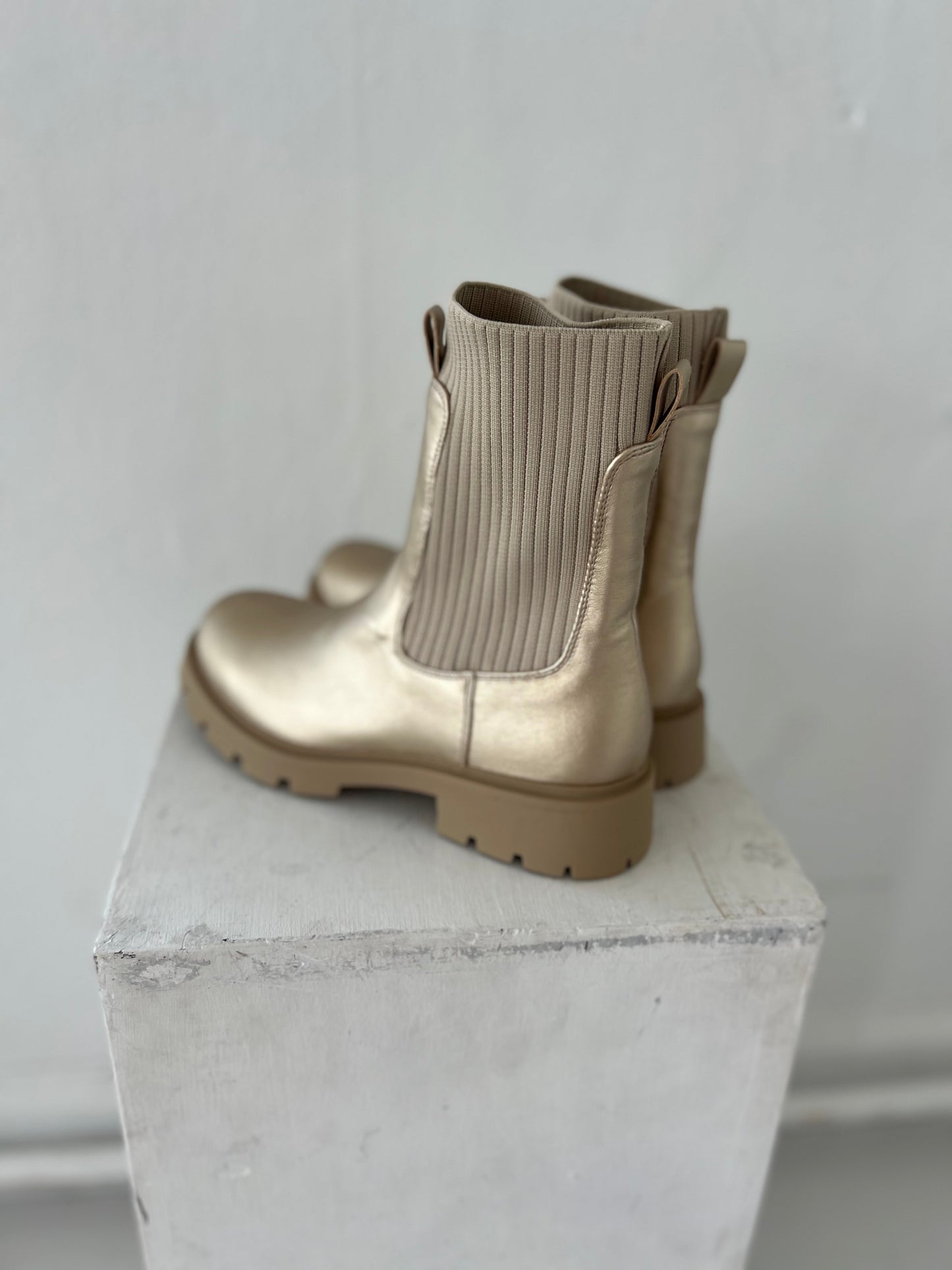 Covana golden boots (2106)