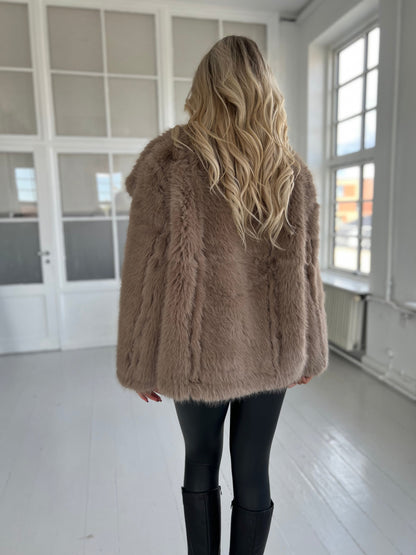 Flam taupe faux fur jakke (2213)-jakke-Aaberg Copenhagen