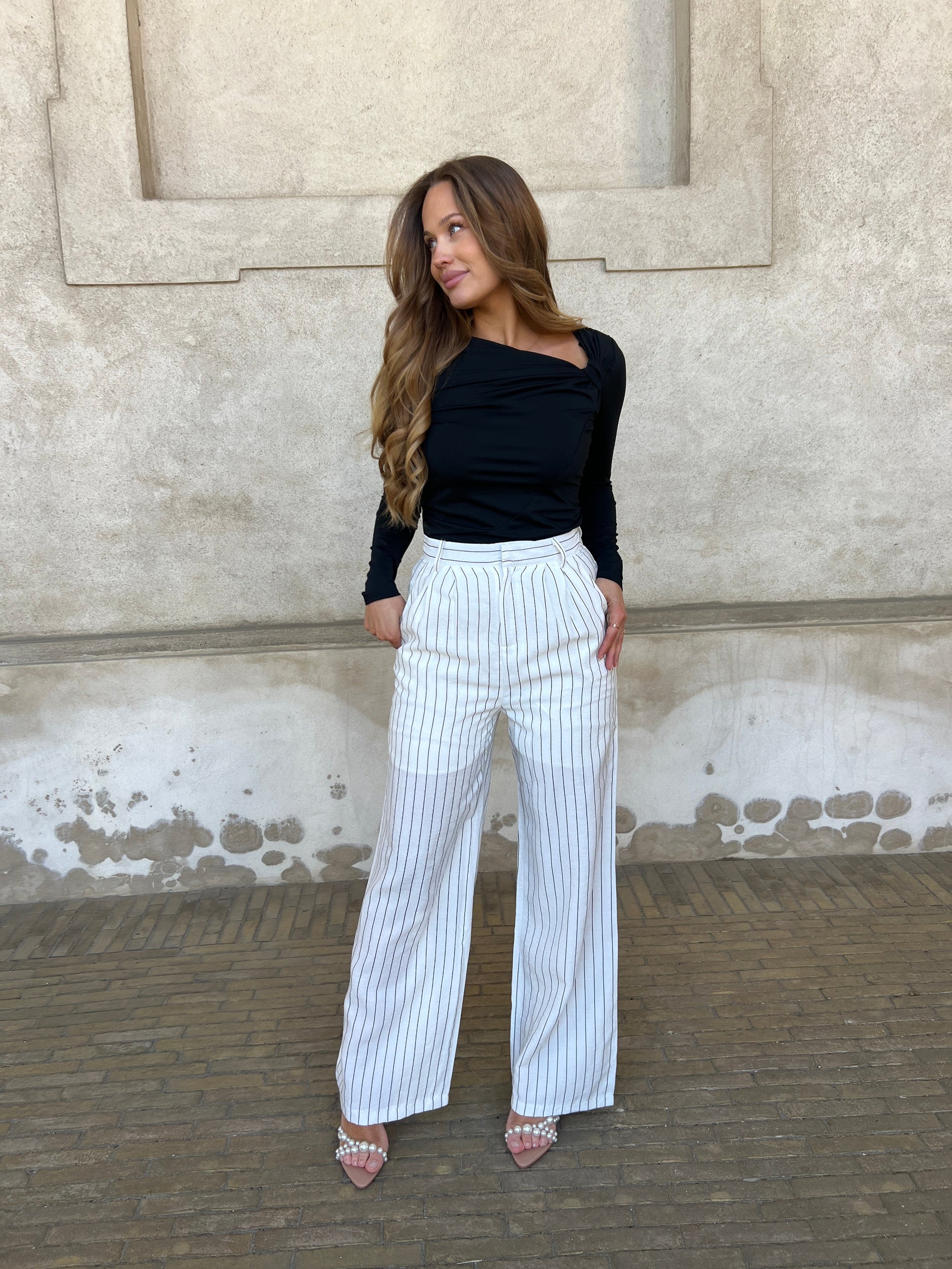 Elli white striped linen pants fra webshoppen Aaberg Copenhagen