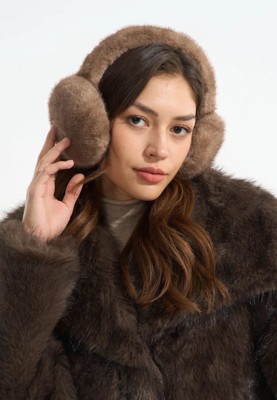 Evie taupe ørevarmer fra webshoppen Aaberg Copenhagen