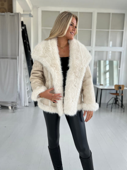 Flam beige faux fur jakke (2213)