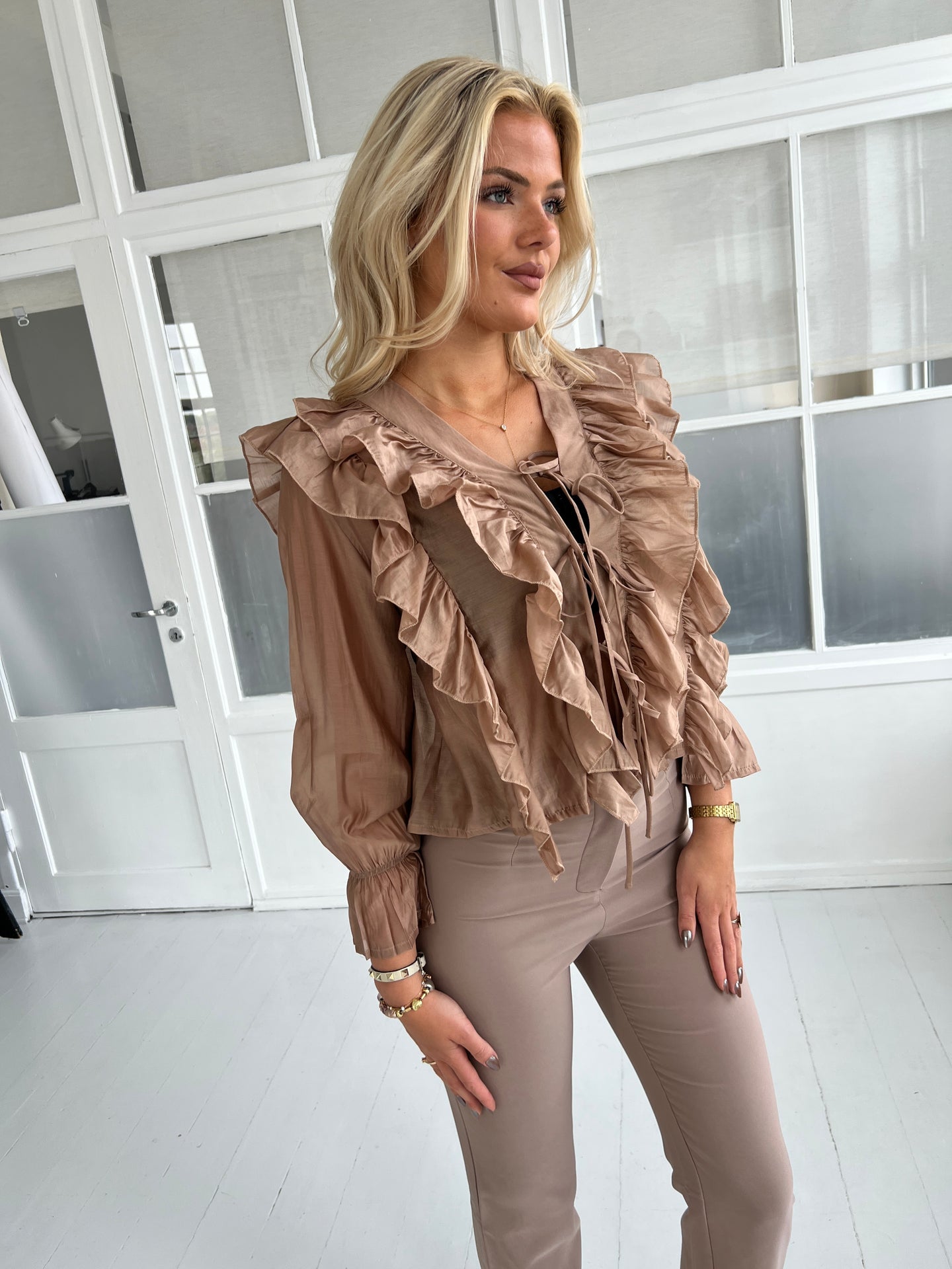 Continue Citta Nougat blouse - Åberg Copenhagen
