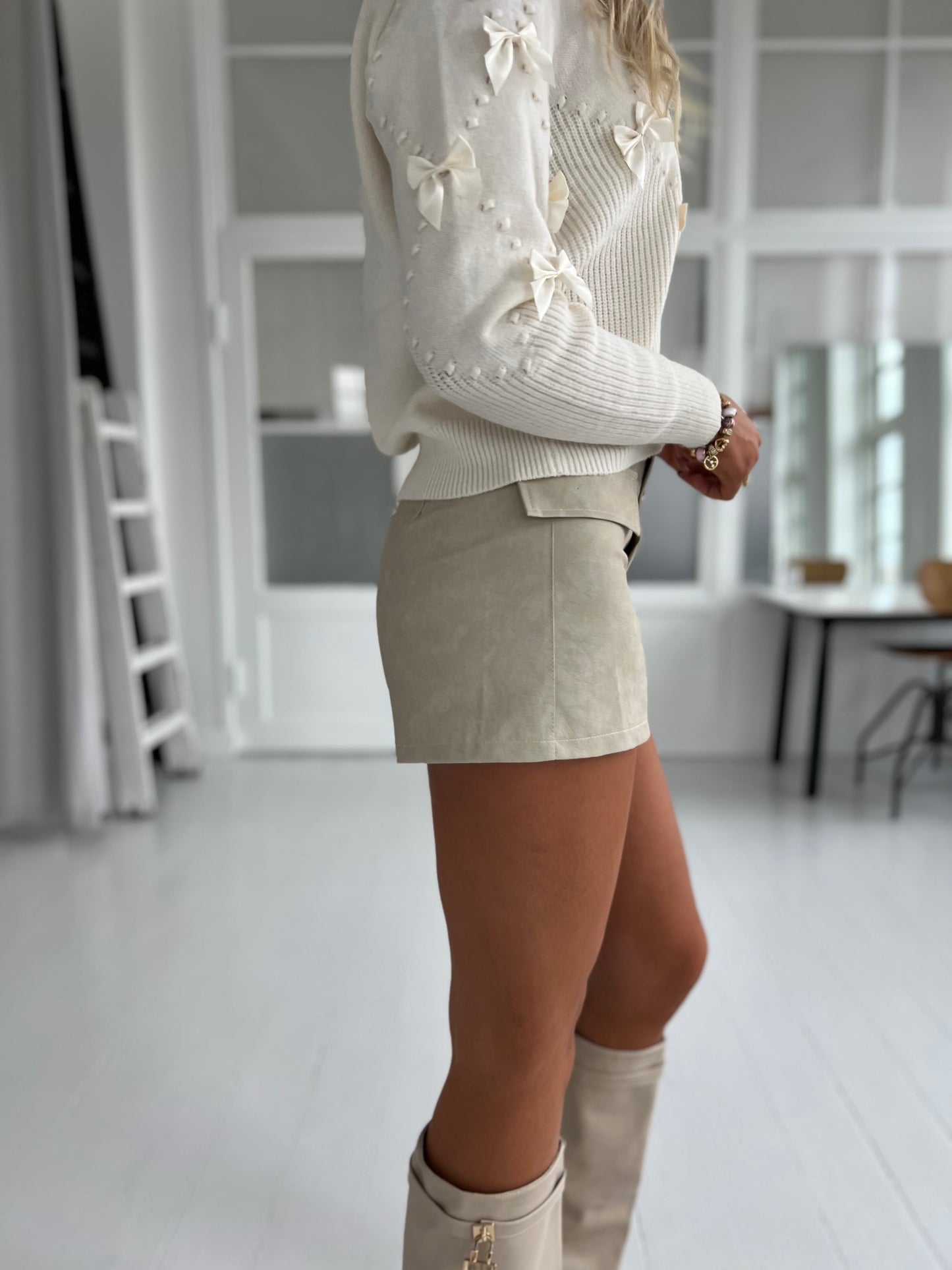 Azaka beige shorts (8881)