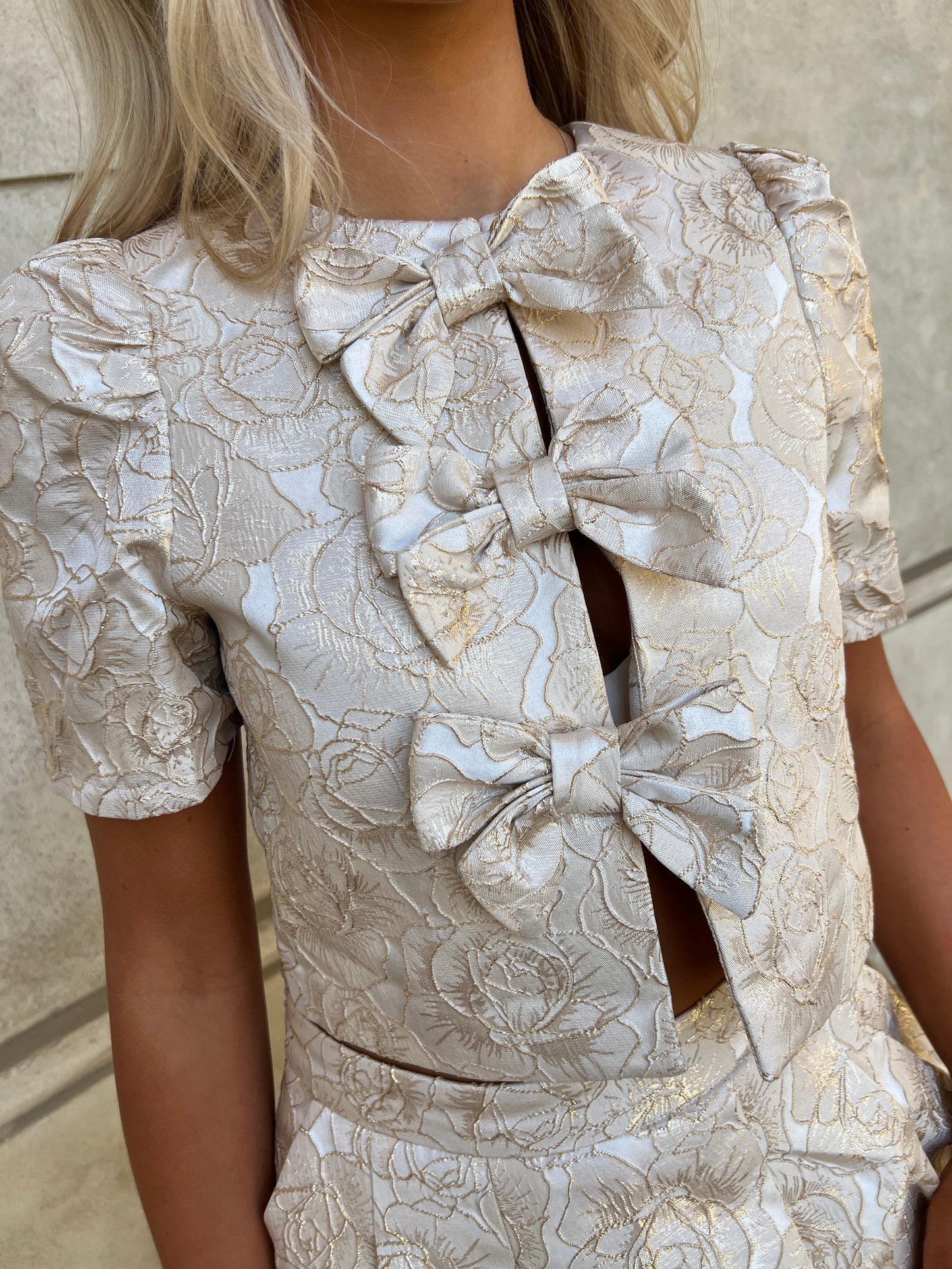 Elli white gold bow blazer
