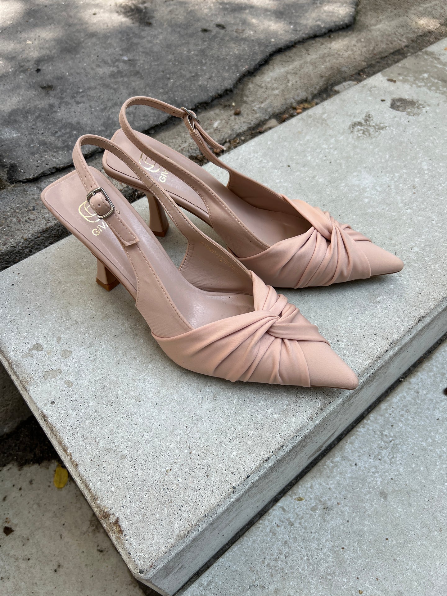 Givana beige heel