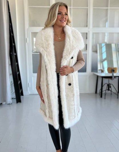 Flam beige faux fur vest fra webshoppen Aaberg Copenhagen