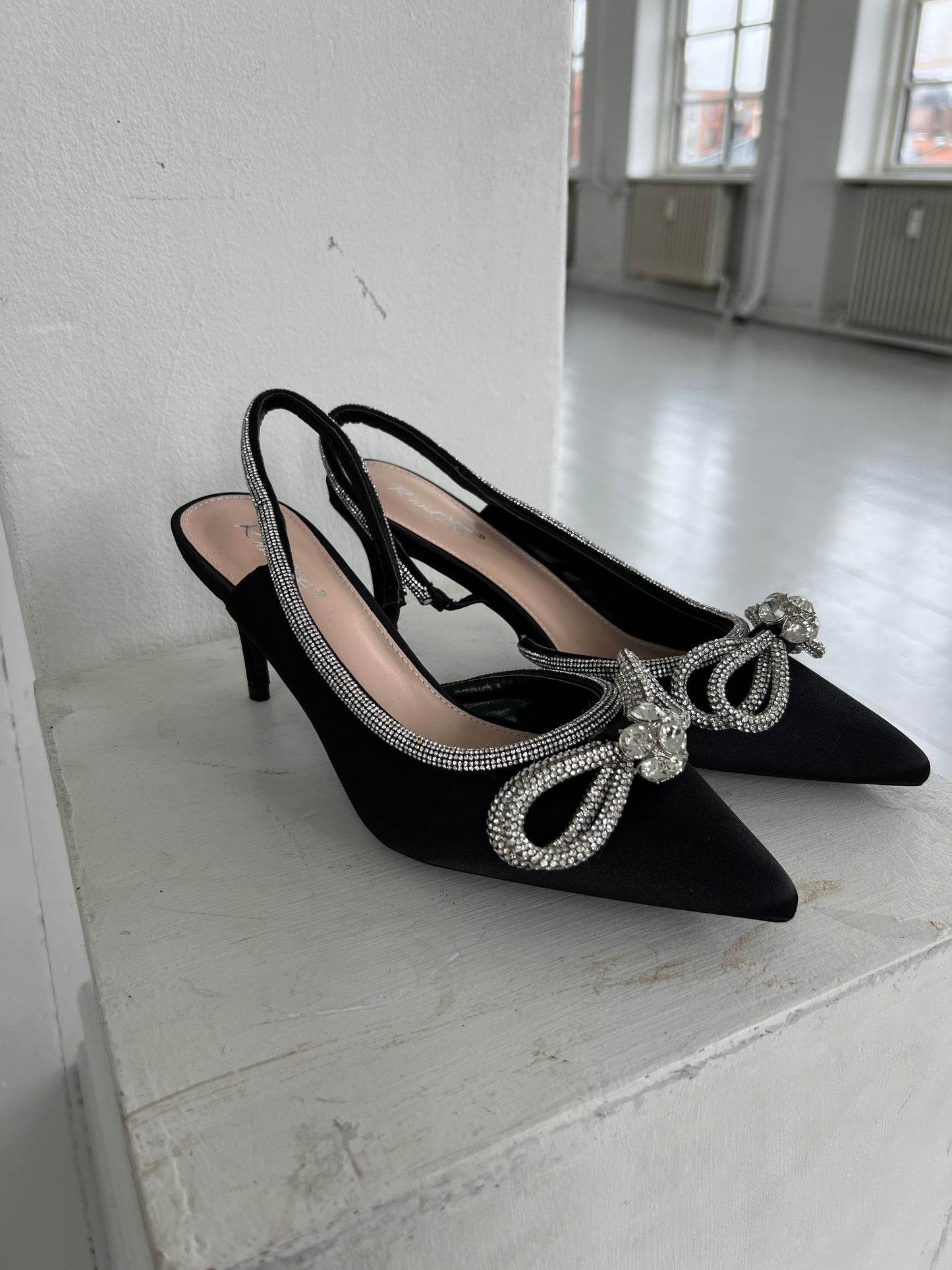 RandBe Black bow heels (611) fra webshoppen Aaberg Copenhagen