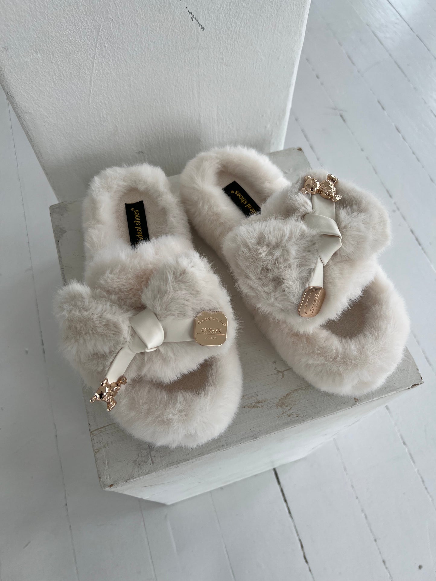 Lovie beige fluffy slippers