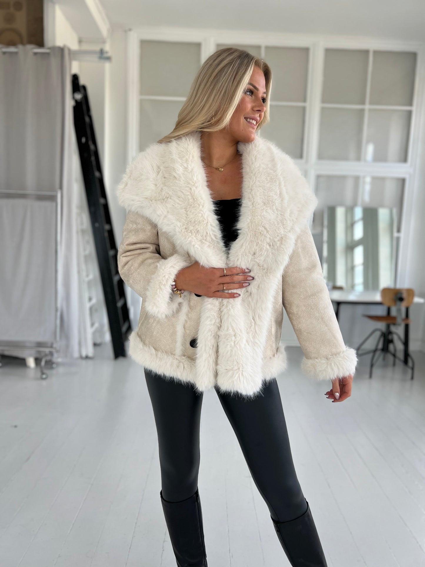 Flam beige faux fur jakke (2213)