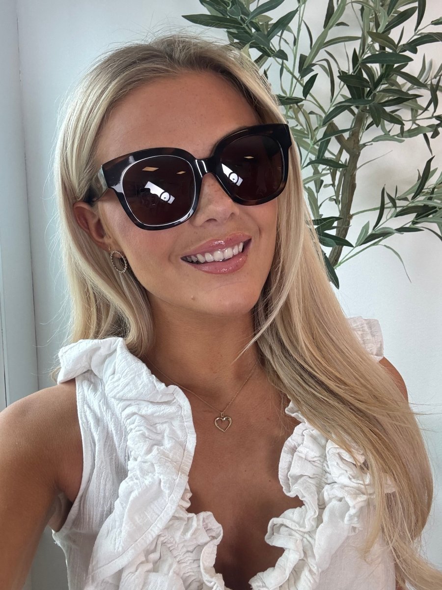 Chloe dark brown sunreader - Aaberg DK