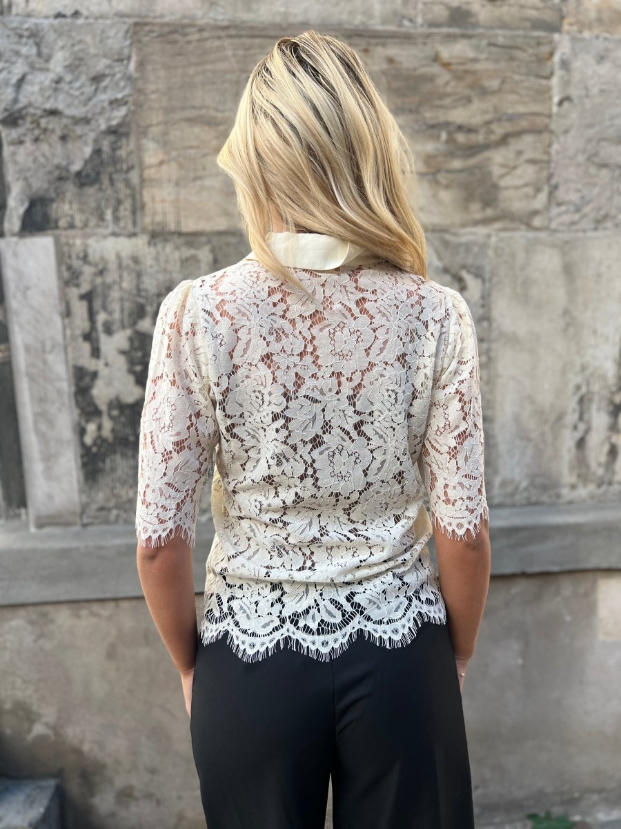 Continue PALOMA LACE BLUSE white - Aaberg DK