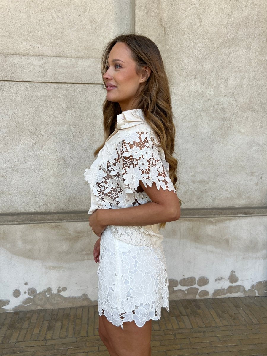 Elli Beige lace flower shorts - Aaberg DK