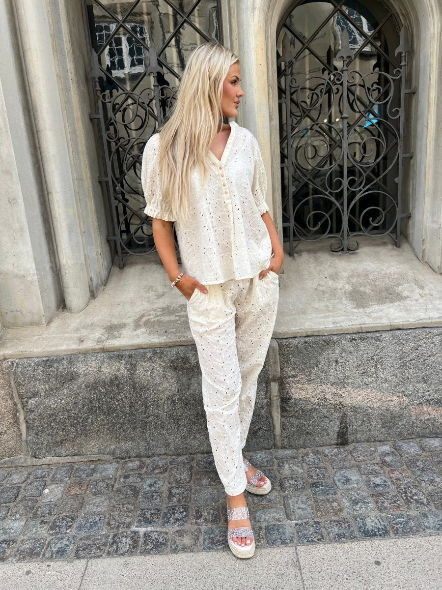 Gaspar FIJI BRODERIE ANGLAISE - OFF WHITE - Aaberg DK