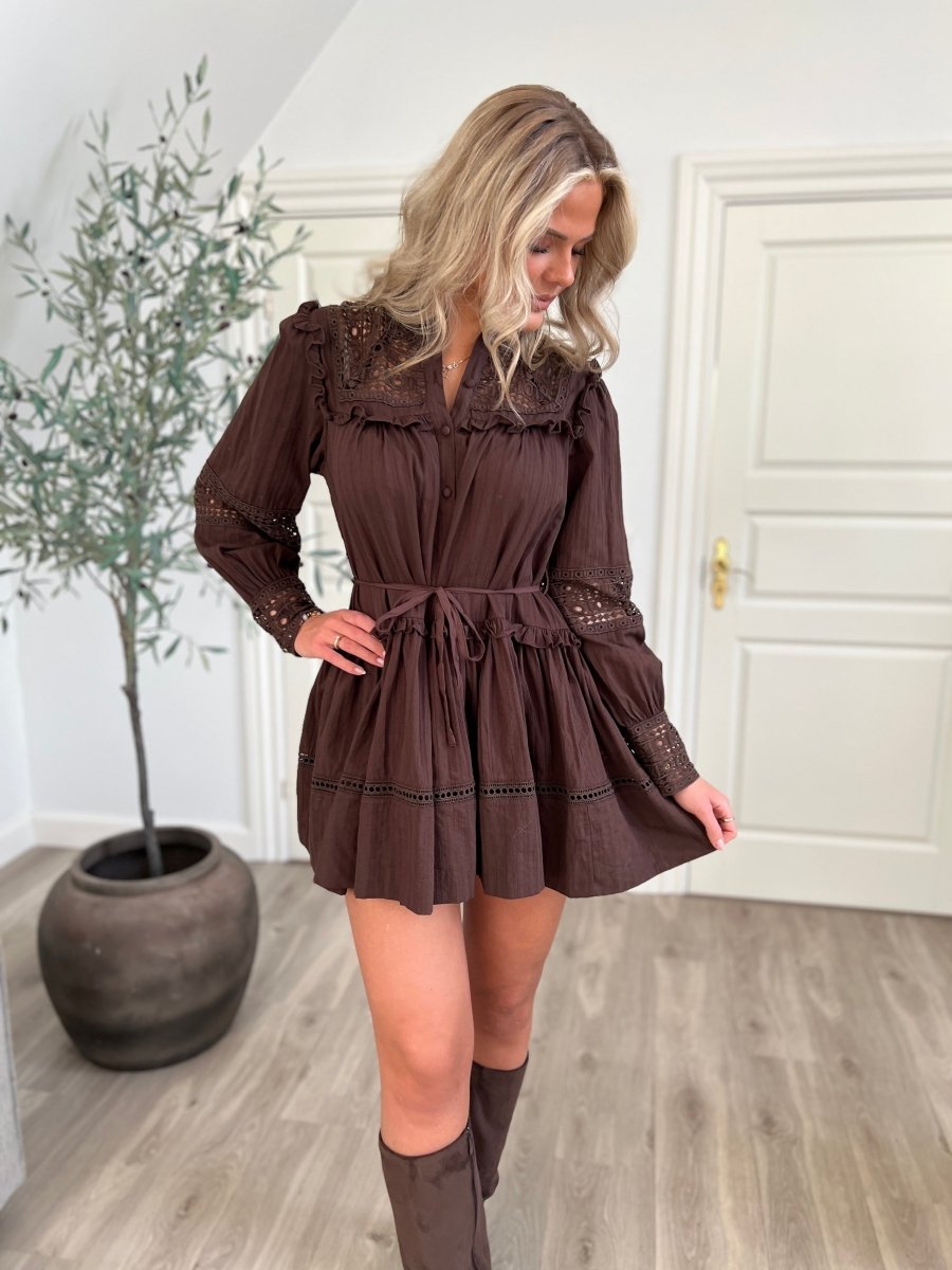 Mochy brown lace dress - Aaberg DK