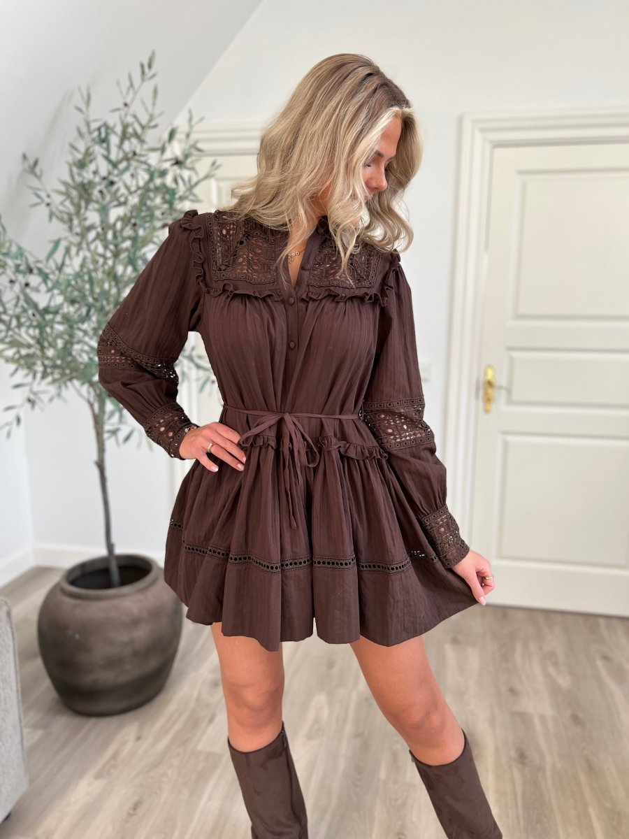 Mochy brown lace dress - Aaberg DK