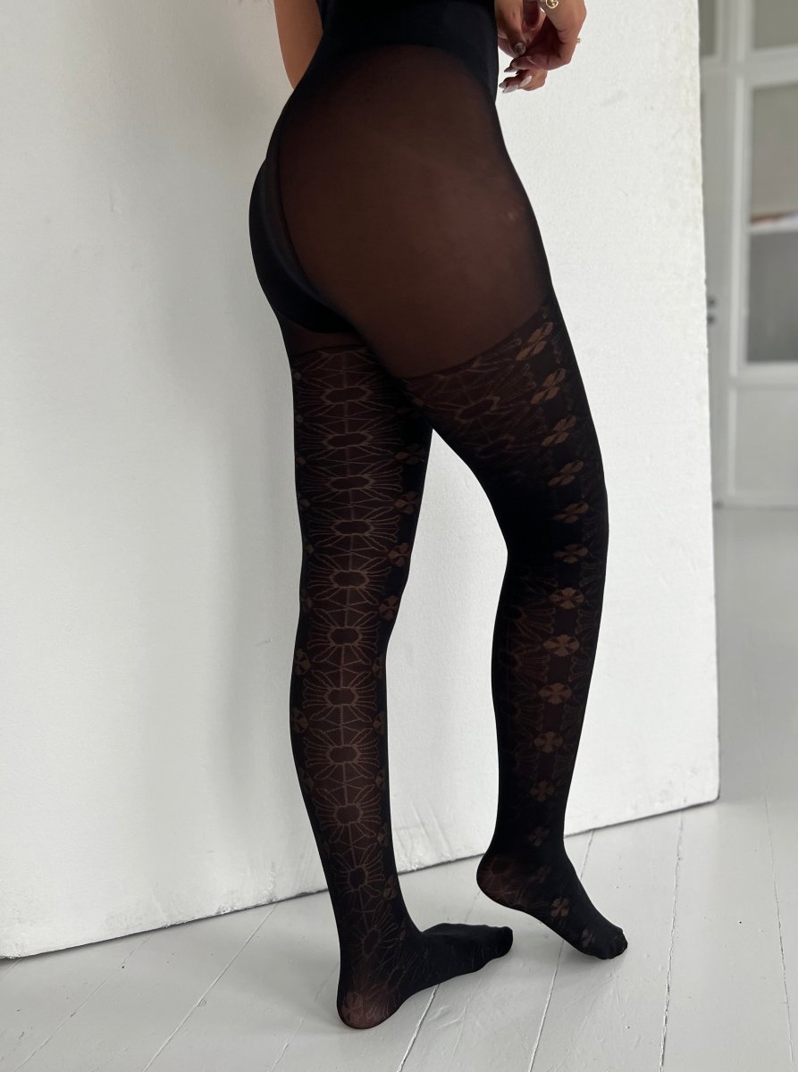 Snow Rose stocking - Aaberg DK